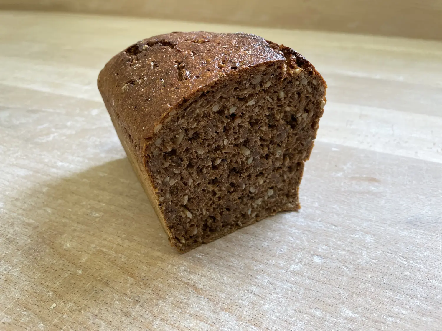 Roggenvollkornbrot mit Sonnenblumenkernen