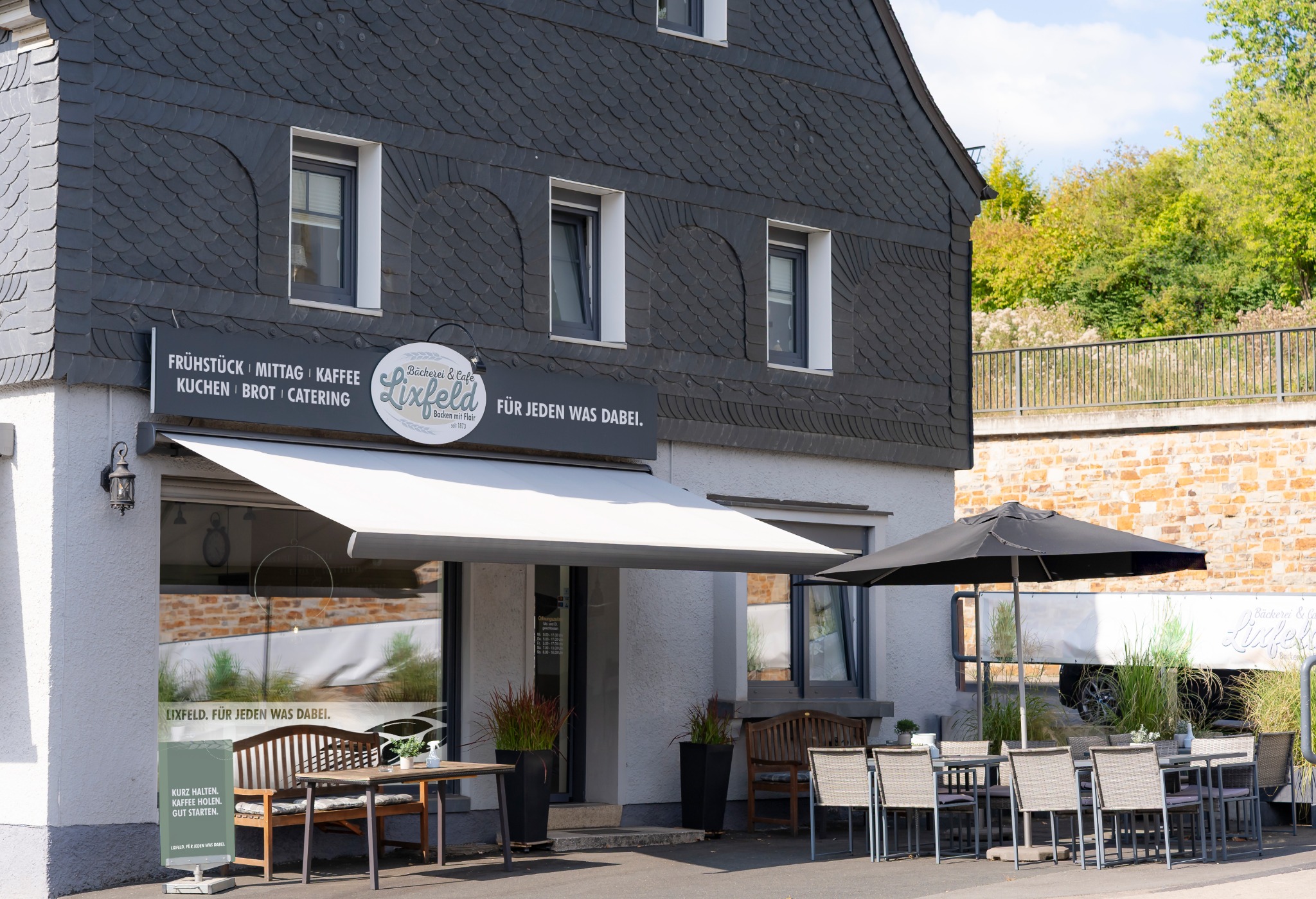 Außenansicht der Bäckerei und Café Lixfeld in Siegen Kaan-Marienborn